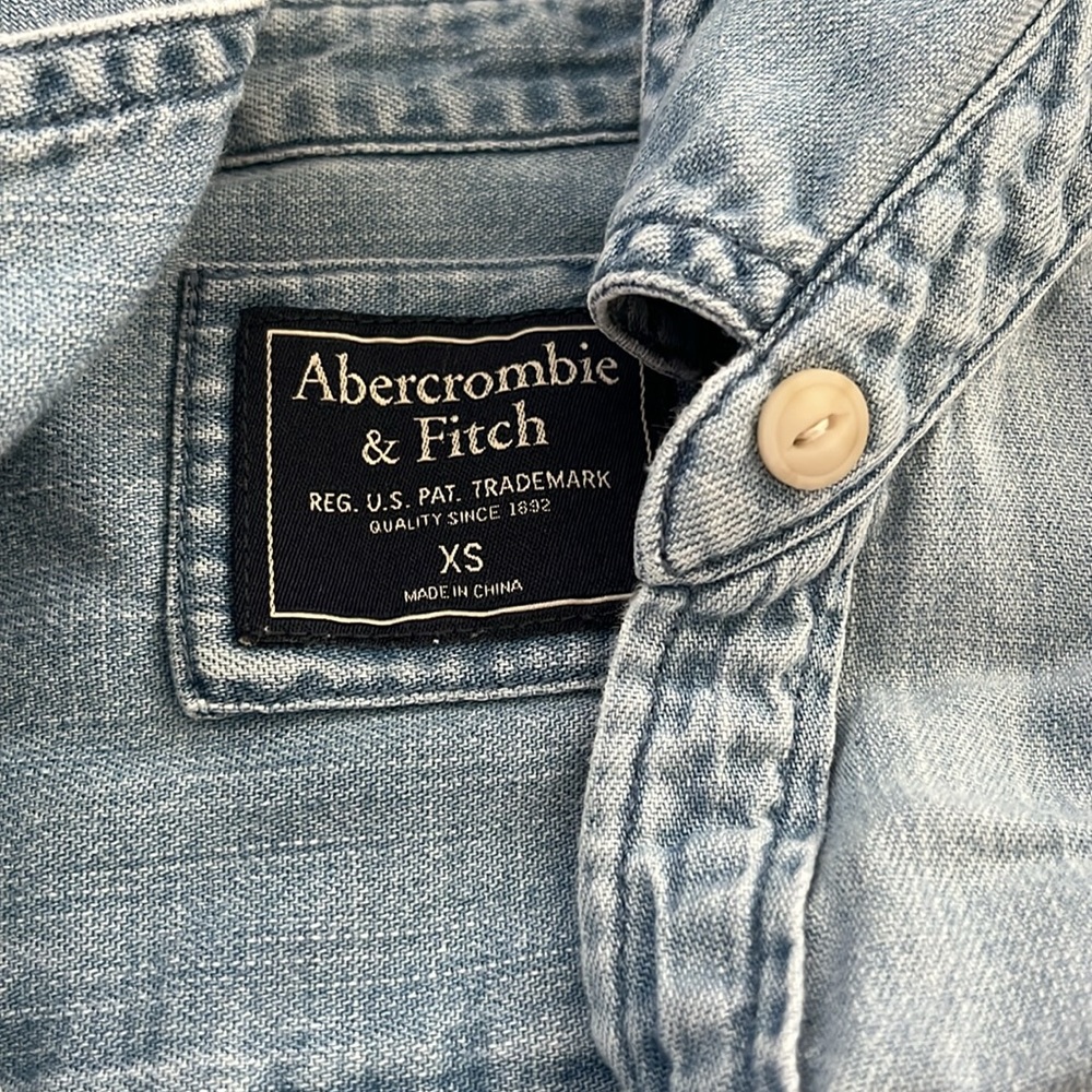 A&F denim button down - Picture 2 of 3